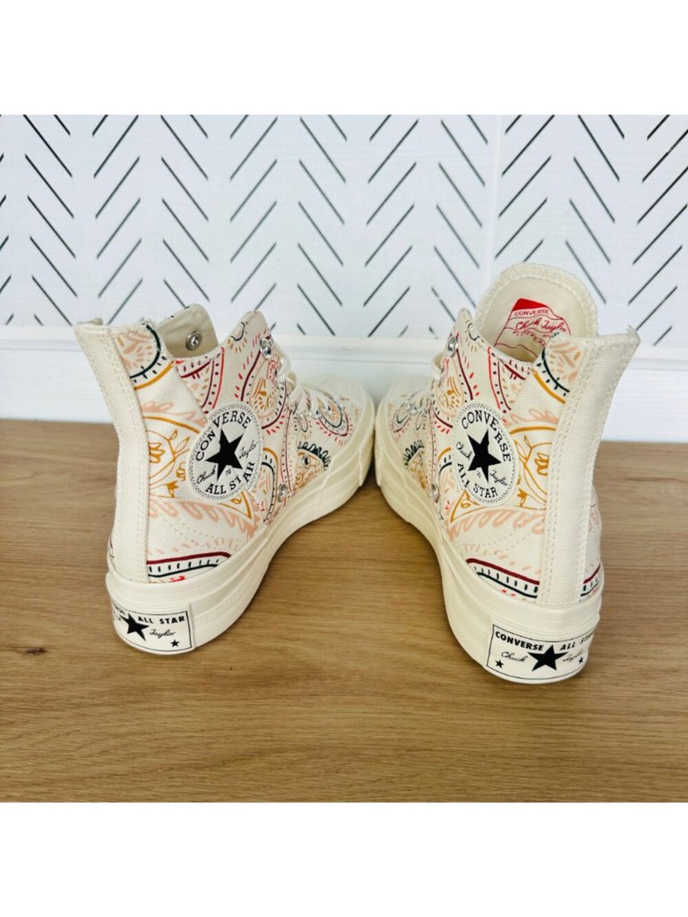 ⭐Converse Chuck 70 Plus Hi Sz 8 Mens Shoes Beige Floral Paisley Sneakers A08172C - Picture 4 of 10